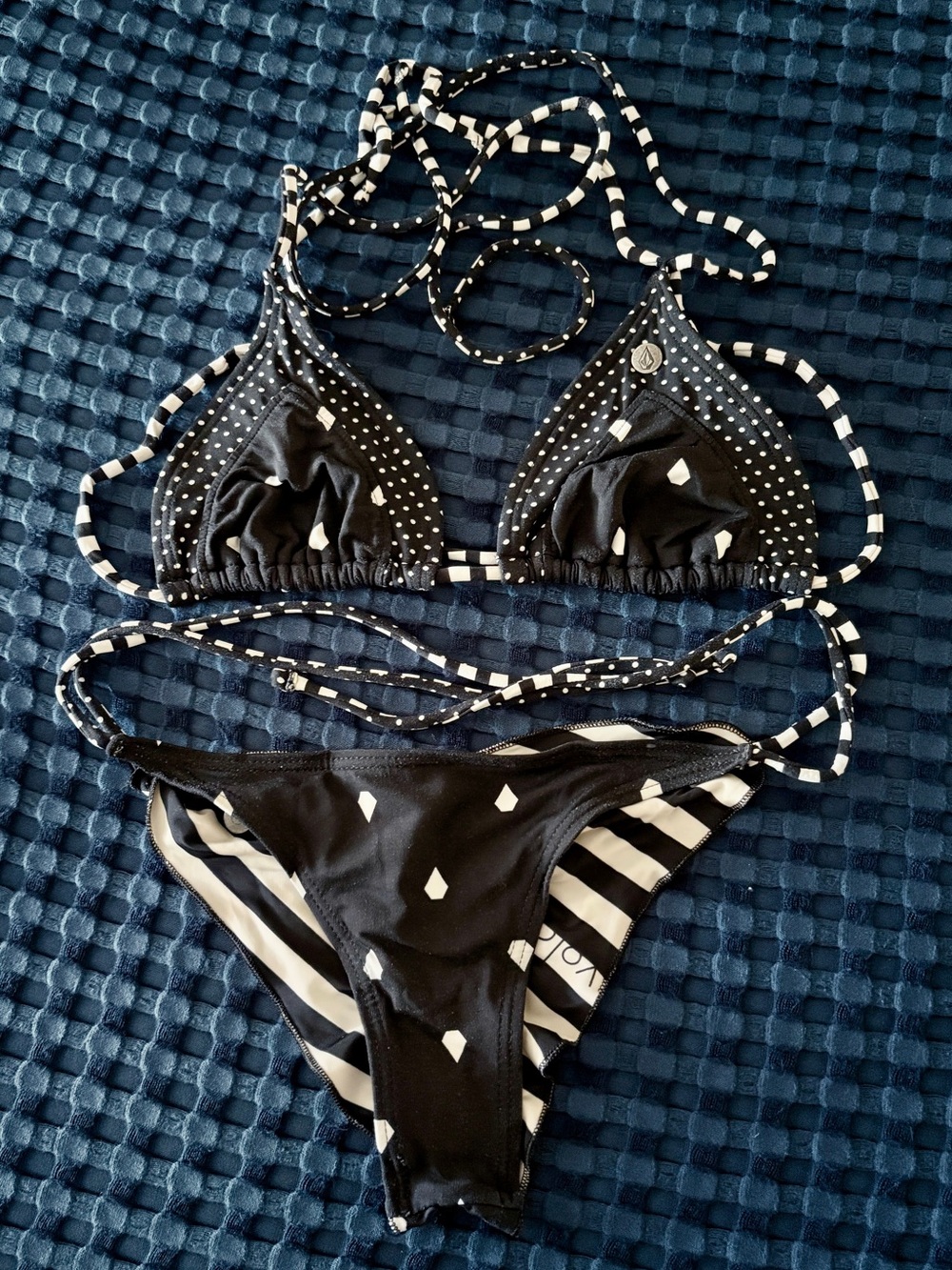 Volvos Black & White Patterned Triangle Bikini Women's Bikini 👙